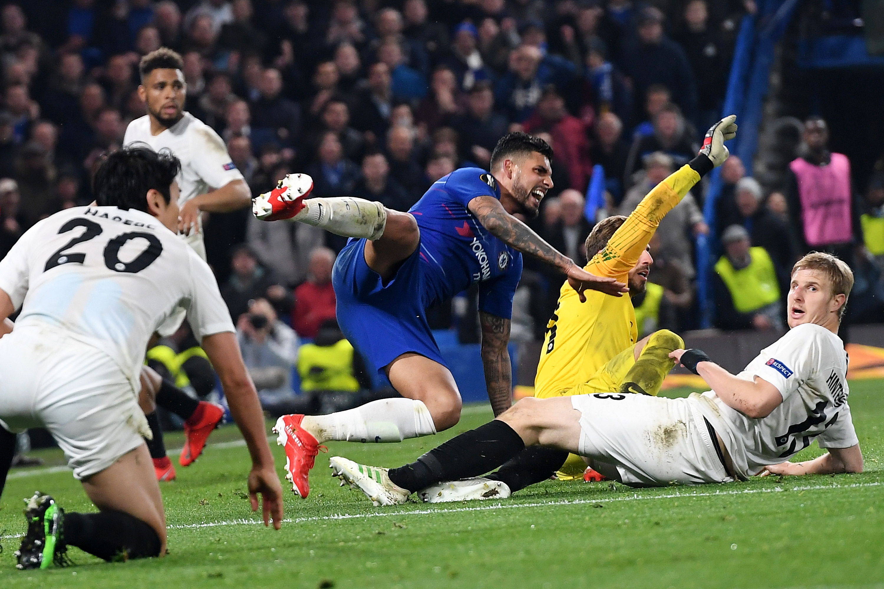 切尔西教练批评裁判判罚不公,称足球需要公正 切尔西教练批评裁判判罚不公,称足球需要公正