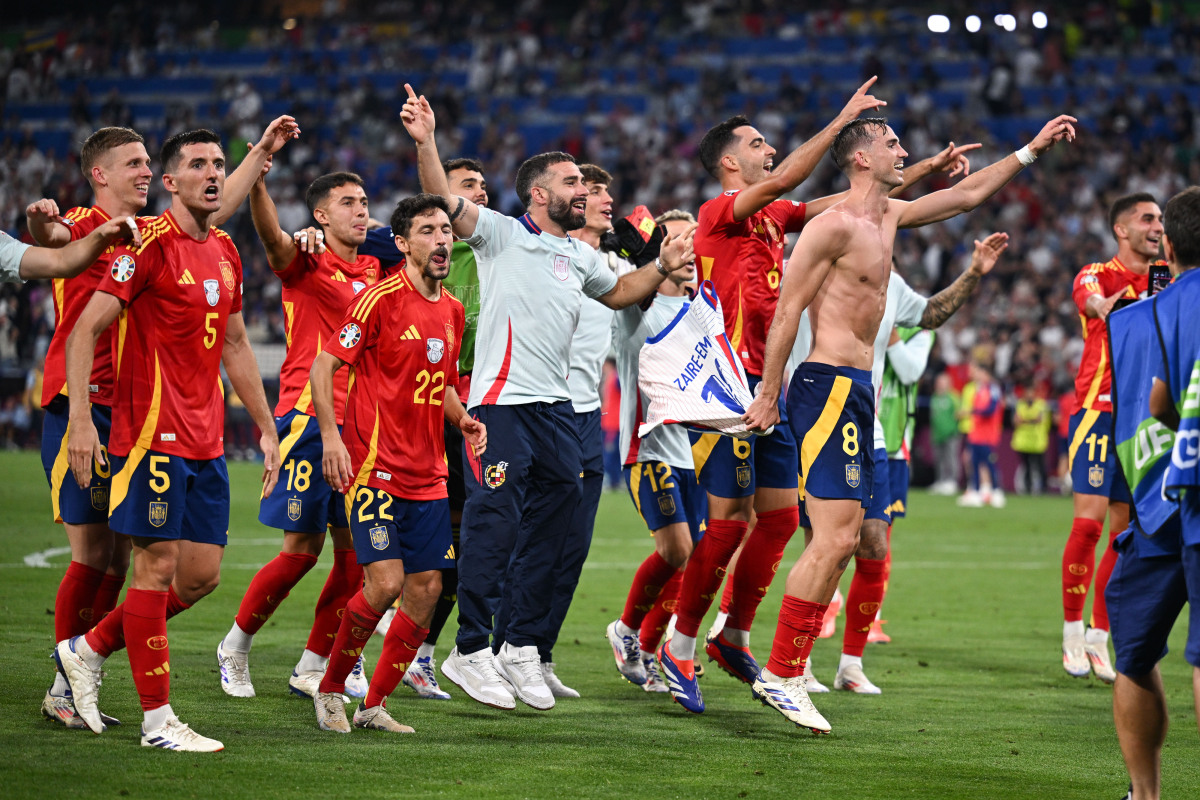 巴黎横扫克罗地亚,皮克点燃赛场 巴黎横扫克罗地亚,皮克点燃赛场