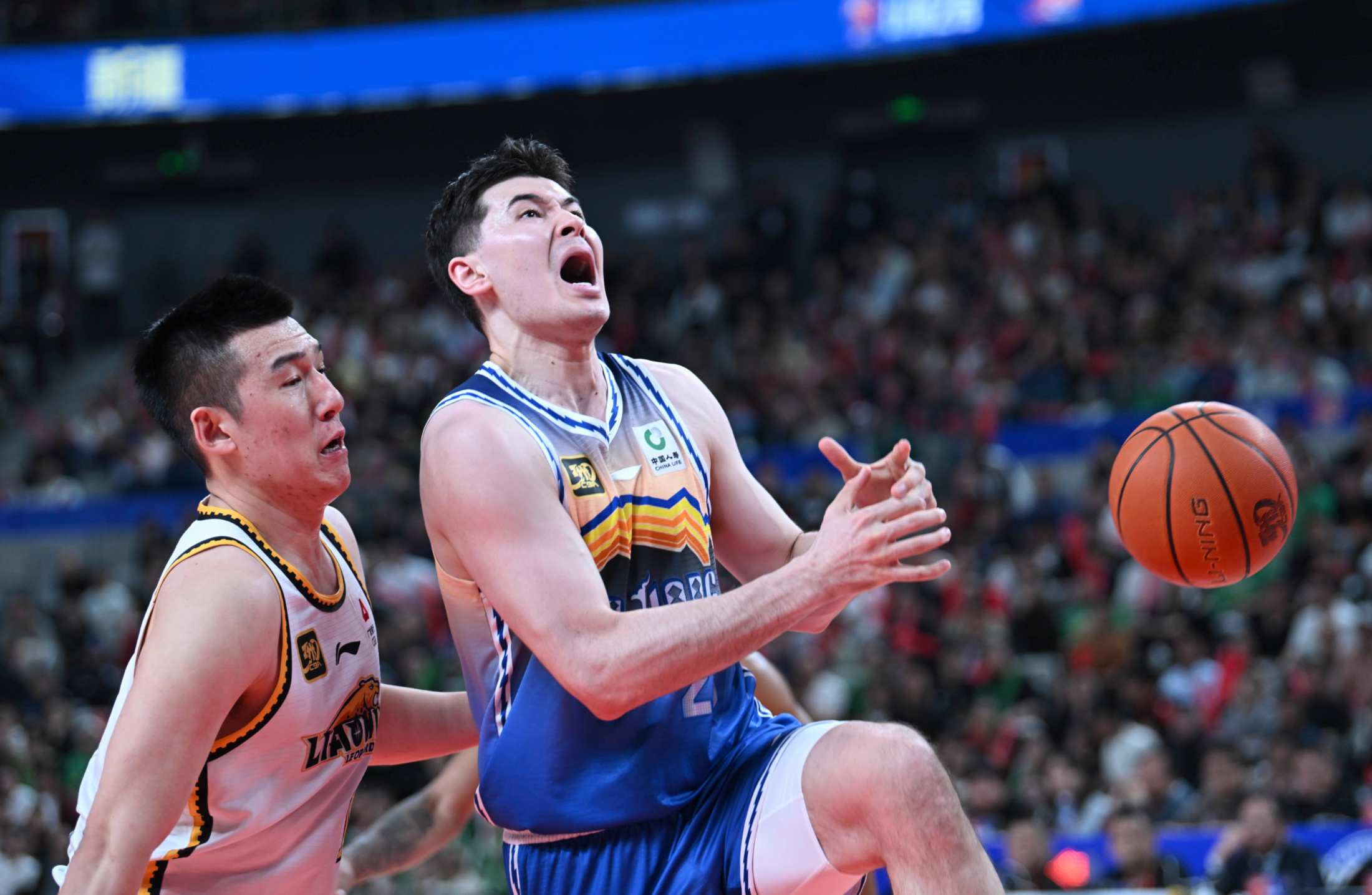 雷速体育官网-北京队鏖战广东队，西亚卡姆带队取胜