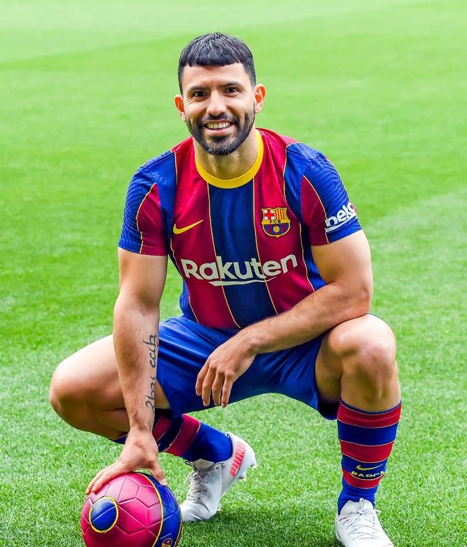 曼城轻取巴黎,阿圭罗刷新纪录 曼城轻取巴黎,阿圭罗刷新纪录