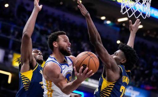 雷速足球直播平台-勇士轻取雄鹿，西亚卡姆关键制胜