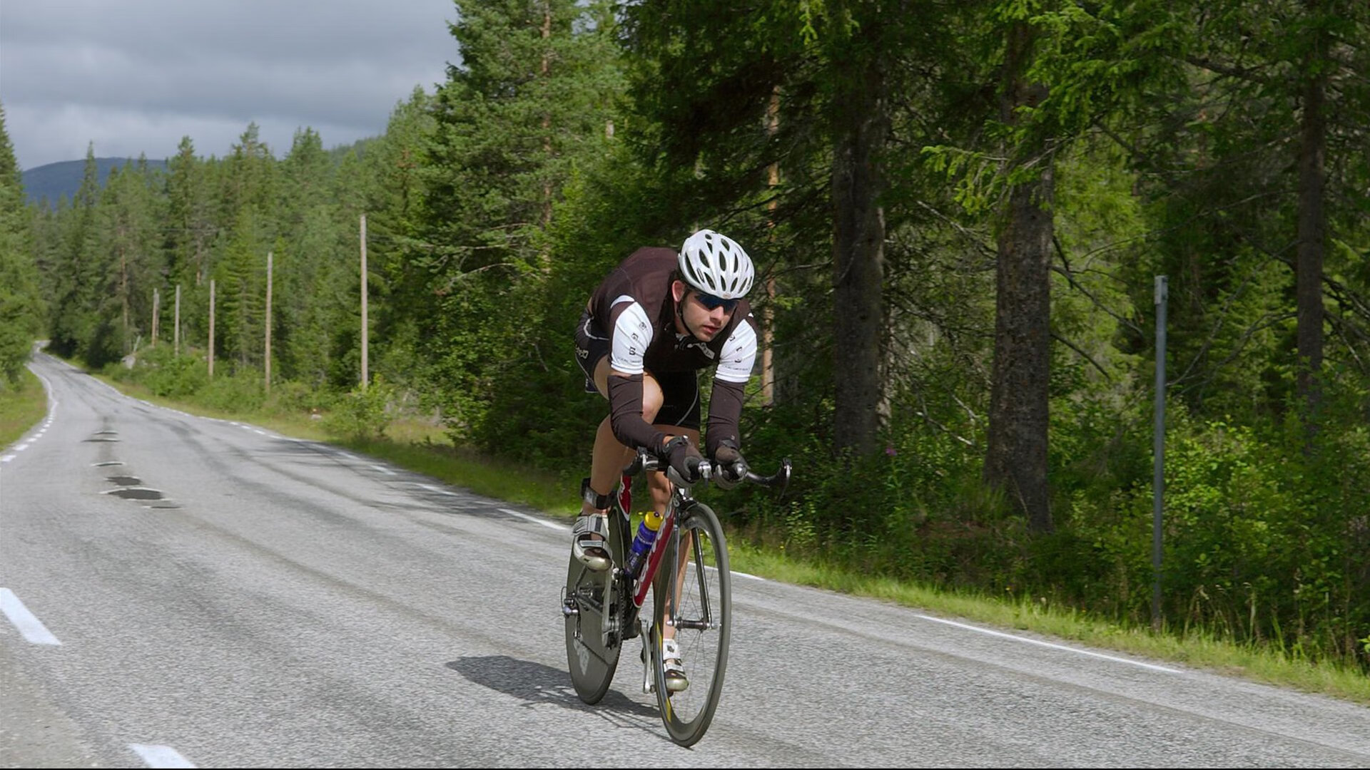 F1街道赛焦点战,掘金一波带走雄鹿,速度与战术的双重奏