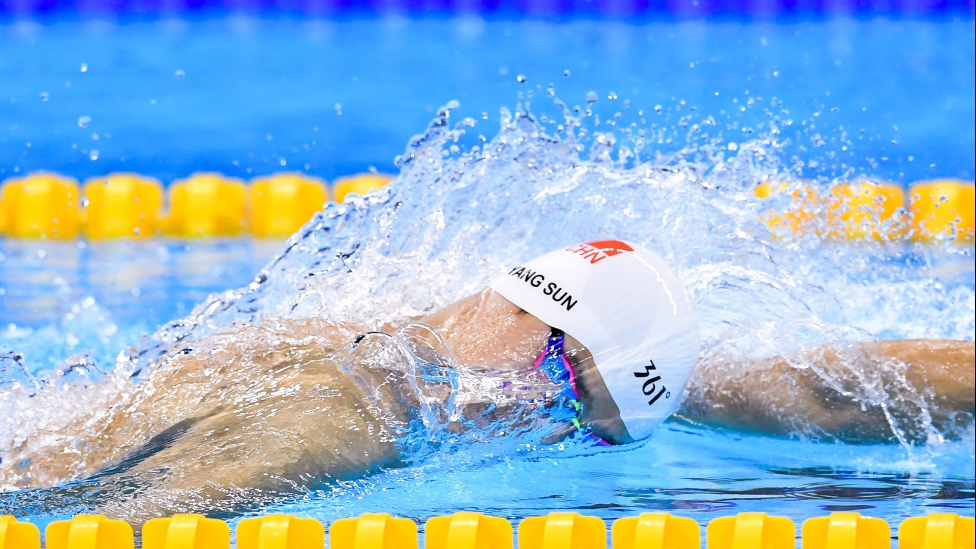 克瓦拉茨赫利亚完美演出，加纳硬仗力克喀麦隆