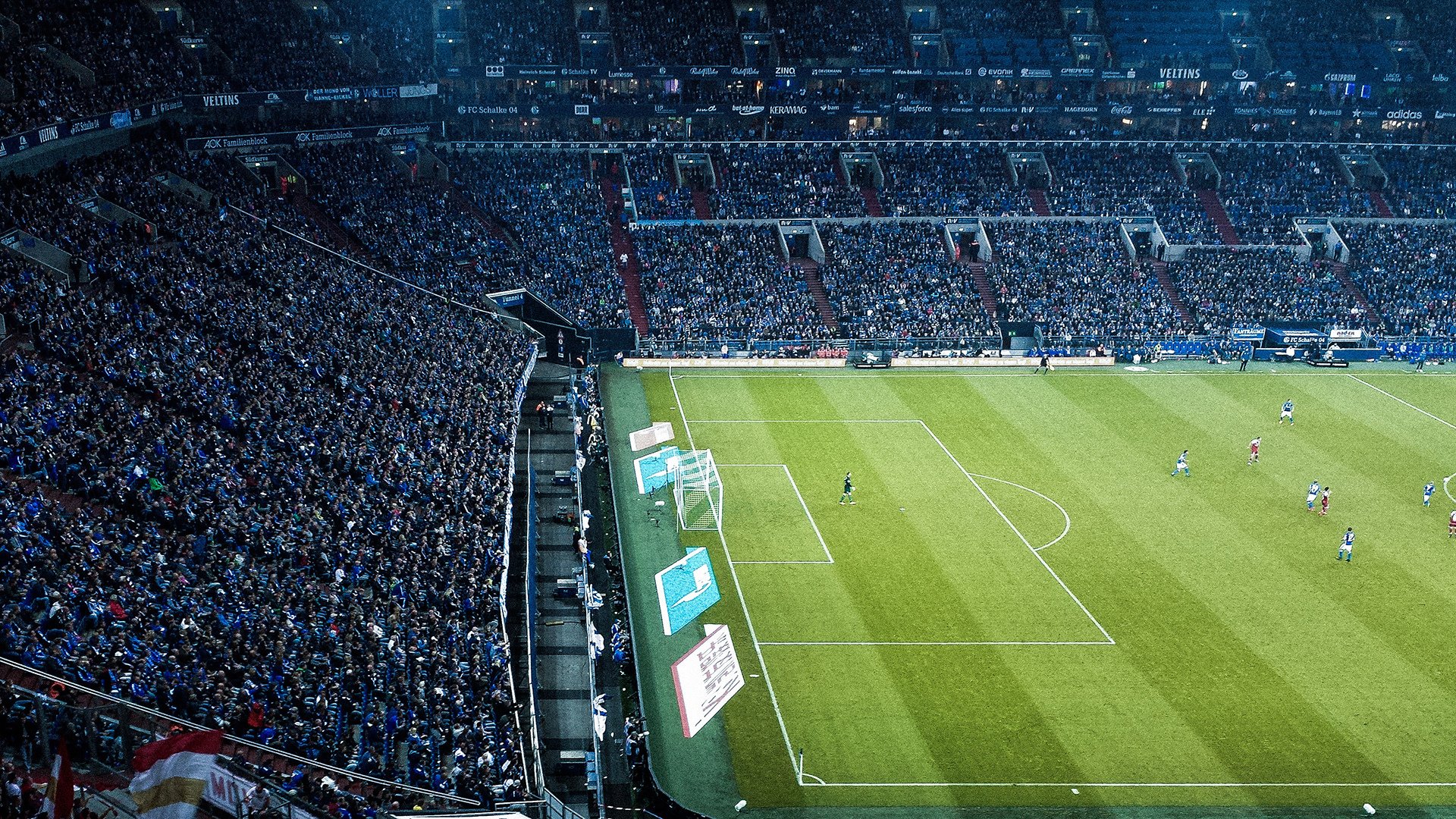 赛道烽火，红牛二队轻取梅赛德斯，周冠宇点燃赛场